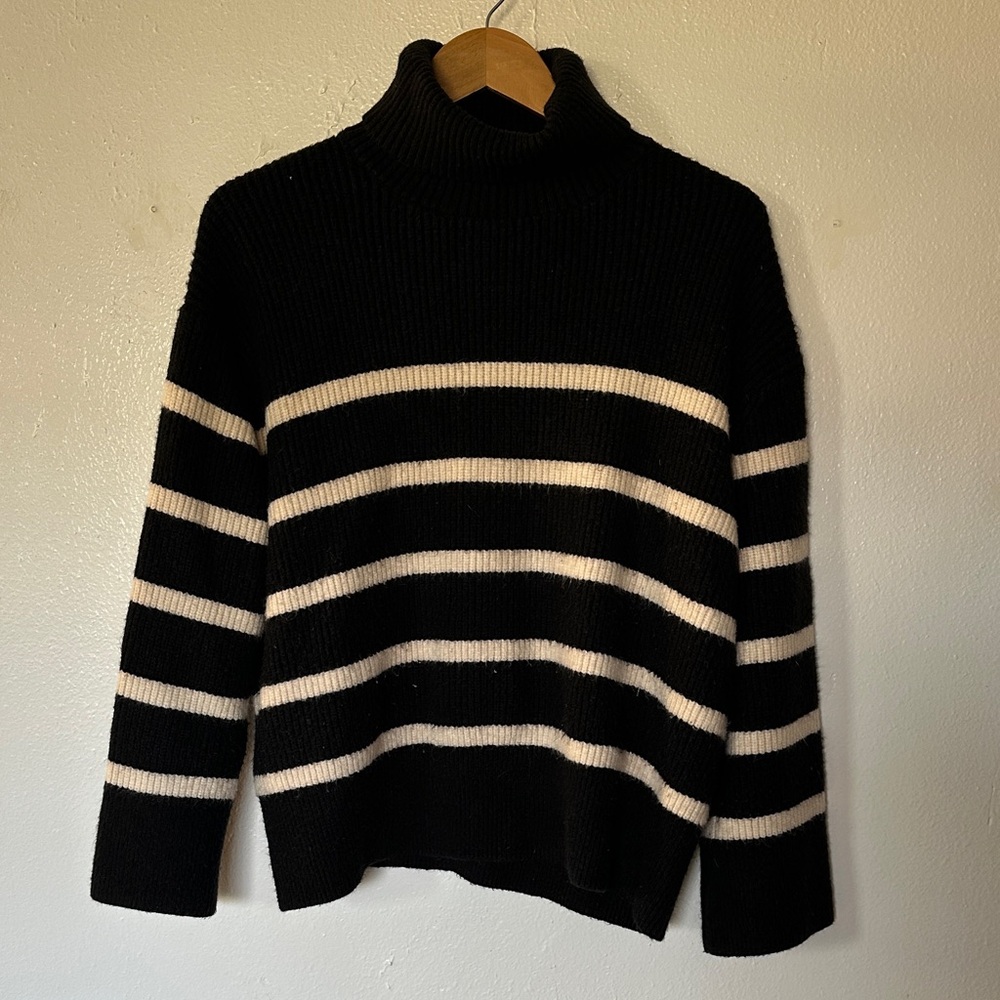 Zara Turtle Neck Sweater Size: Medium